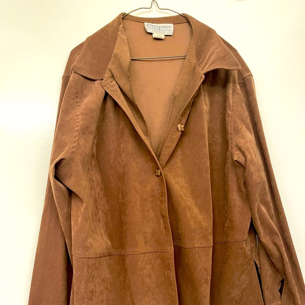 Lovely suede like material. Button down blouse